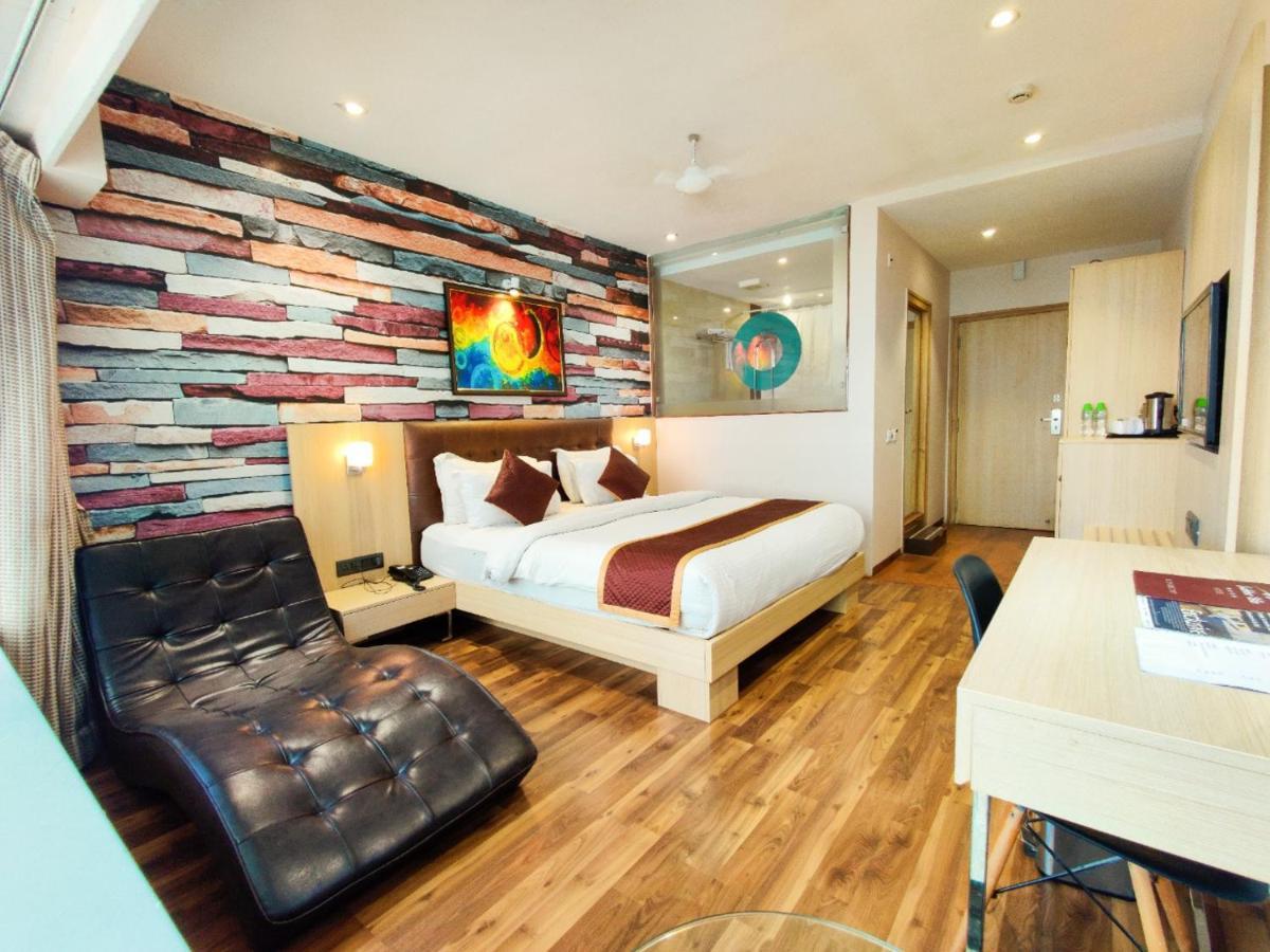 Hotel Sadbhav Villa Surate Extérieur photo