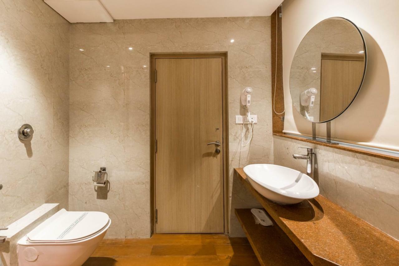 Hotel Sadbhav Villa Surate Extérieur photo