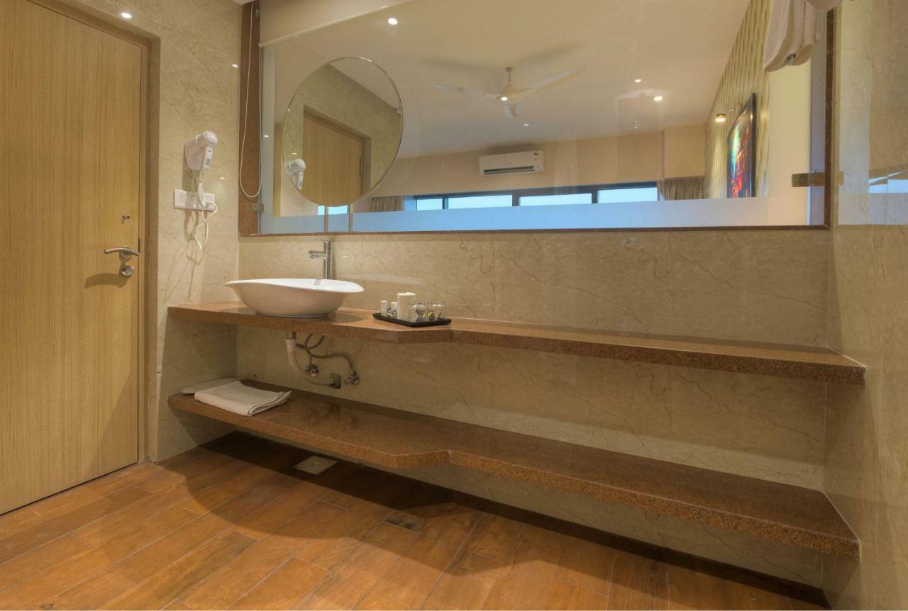 Hotel Sadbhav Villa Surate Extérieur photo